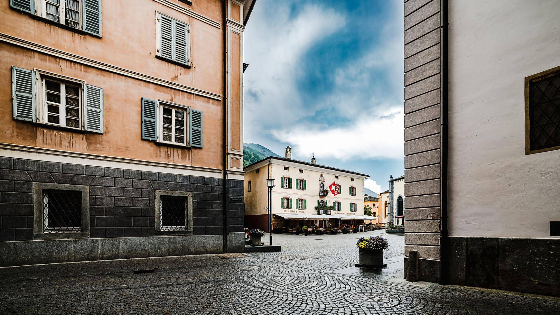 Hotel Semadeni, nella piazza centrale di Poschiavo